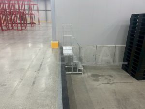 プラットホームステップ